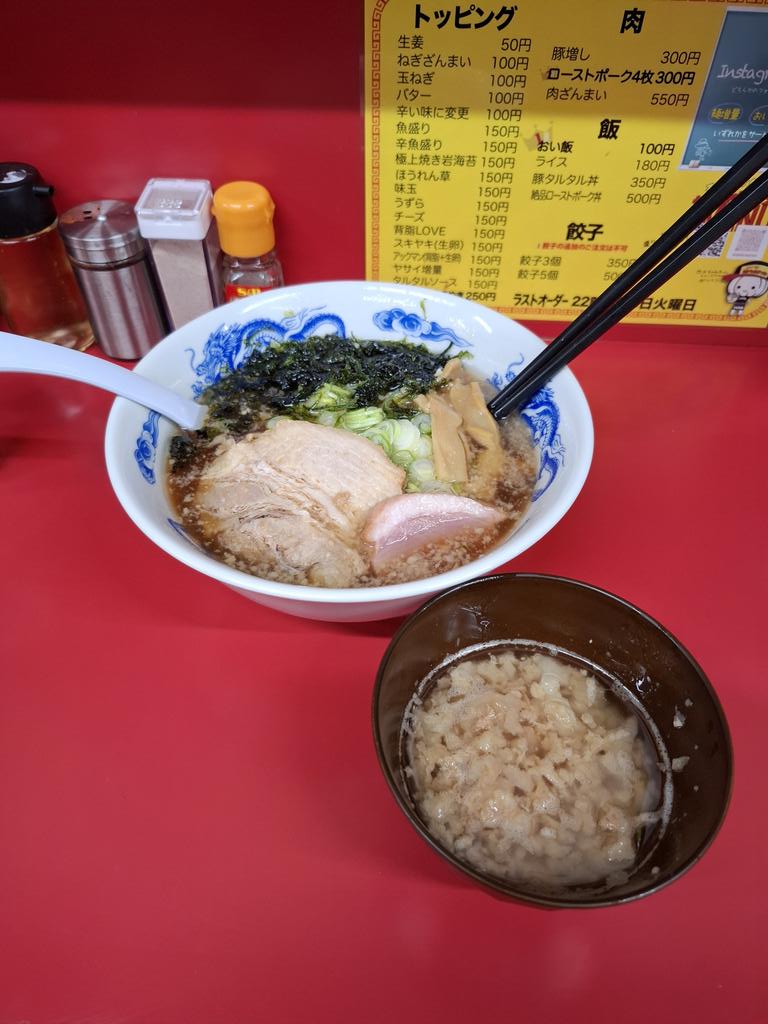 ep1king's tweet photo. ２月５日グランドオープン～🐽
#それいけたかちゃんラーメン守谷店 (3号店)茨城県守谷市
あっさり中華そば並+背脂LOVE
+餃子３個～🍜🥟🐷
それいけ!#たかちゃんラーメン守谷店 https://t.co/BoD0WYiatO