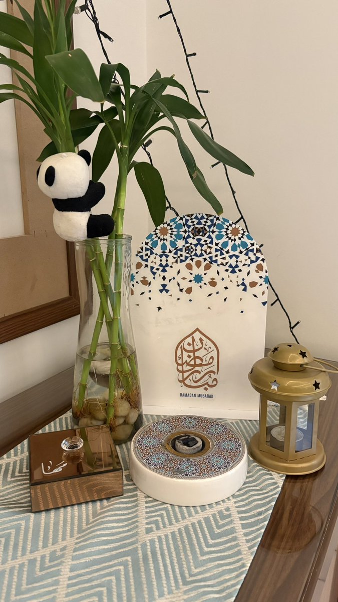 أنتَ الذي يَقضي الحوائجَ كلها
أنت الذي يُعطي العطاءَ ويَمنعُ

فإذا وهَبْتَ فذاك فضلٌ سابقٌ
هذا الذي أرنو إليه وأطمعُ..