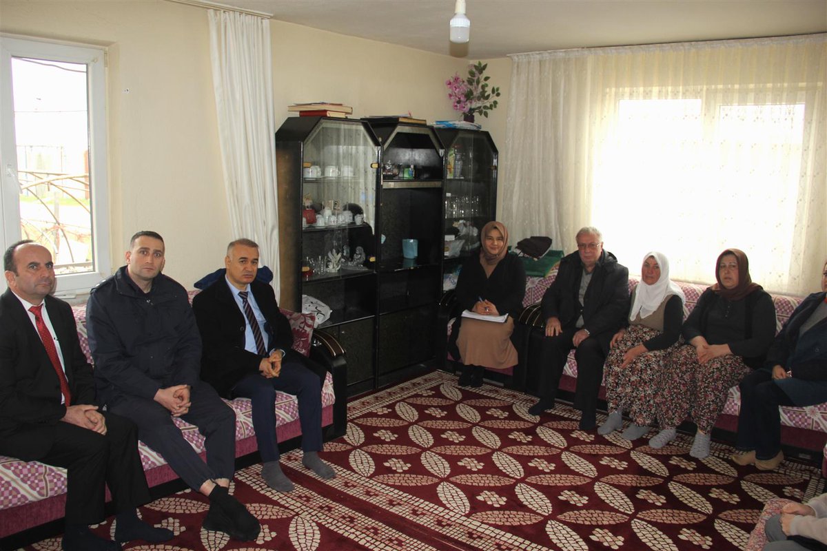TC_Atabey's tweet photo. Kaymakam Selami IŞIK Çeşme Mahallesi, Harmanören Köyü ve İslamköy Köyünde hane ziyaretleri kapsamında ilgili daire amirleri ile birlikte ziyarette bulundu. https://t.co/BFPAKdGQ5V