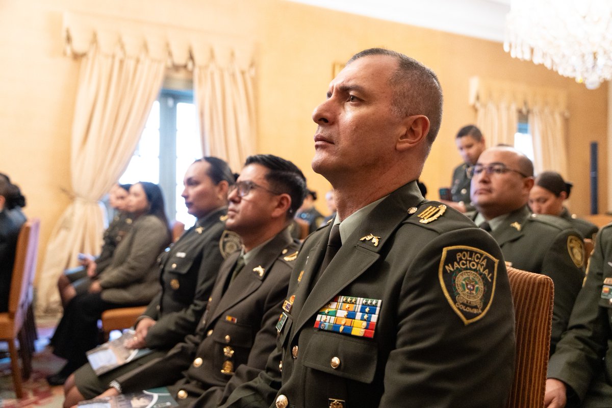 Garantizando que quienes asumirán estas funciones estratégicas representen a Colombia con profesionalismo y compromiso en el ámbito internacional, con una formación clara en diplomacia por la vida, por la paz y no por la guerra. <a href="/DuqueHarol/">Harol Gonzalez</a>