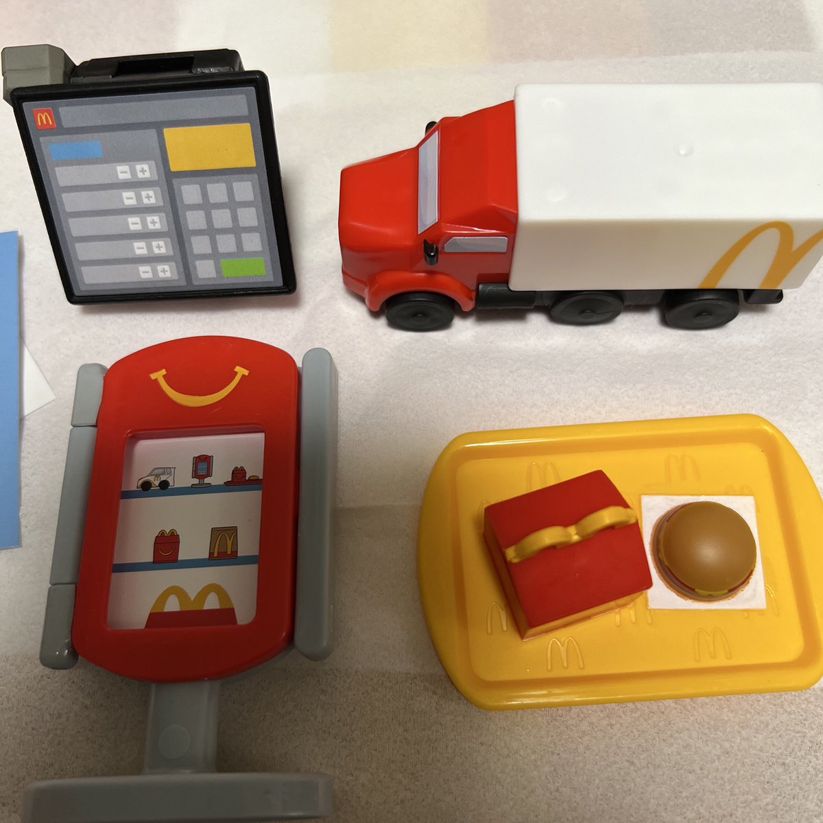 マックハッピーセット初手は、この4種でした😌何気にシークレットのレジでました✌️