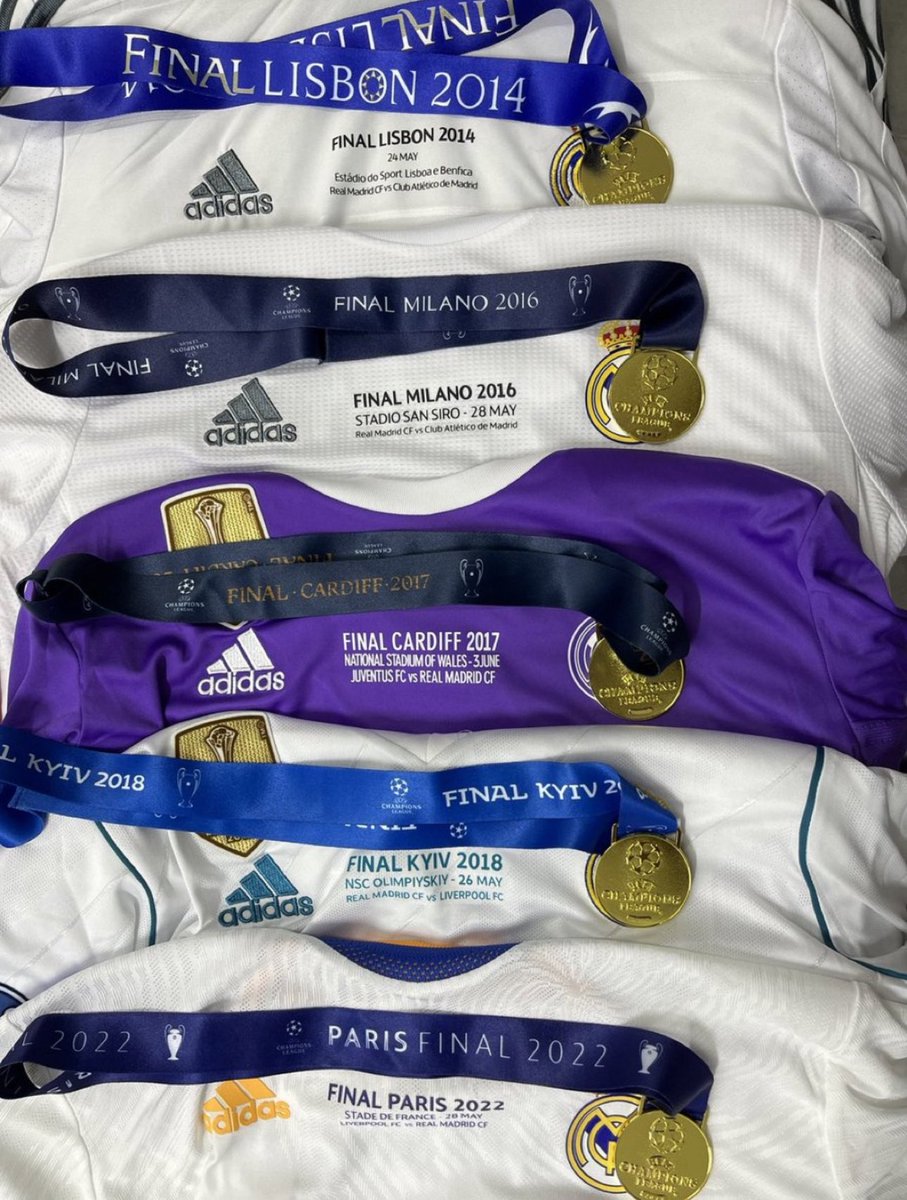 The face.                                     The club🤍💜