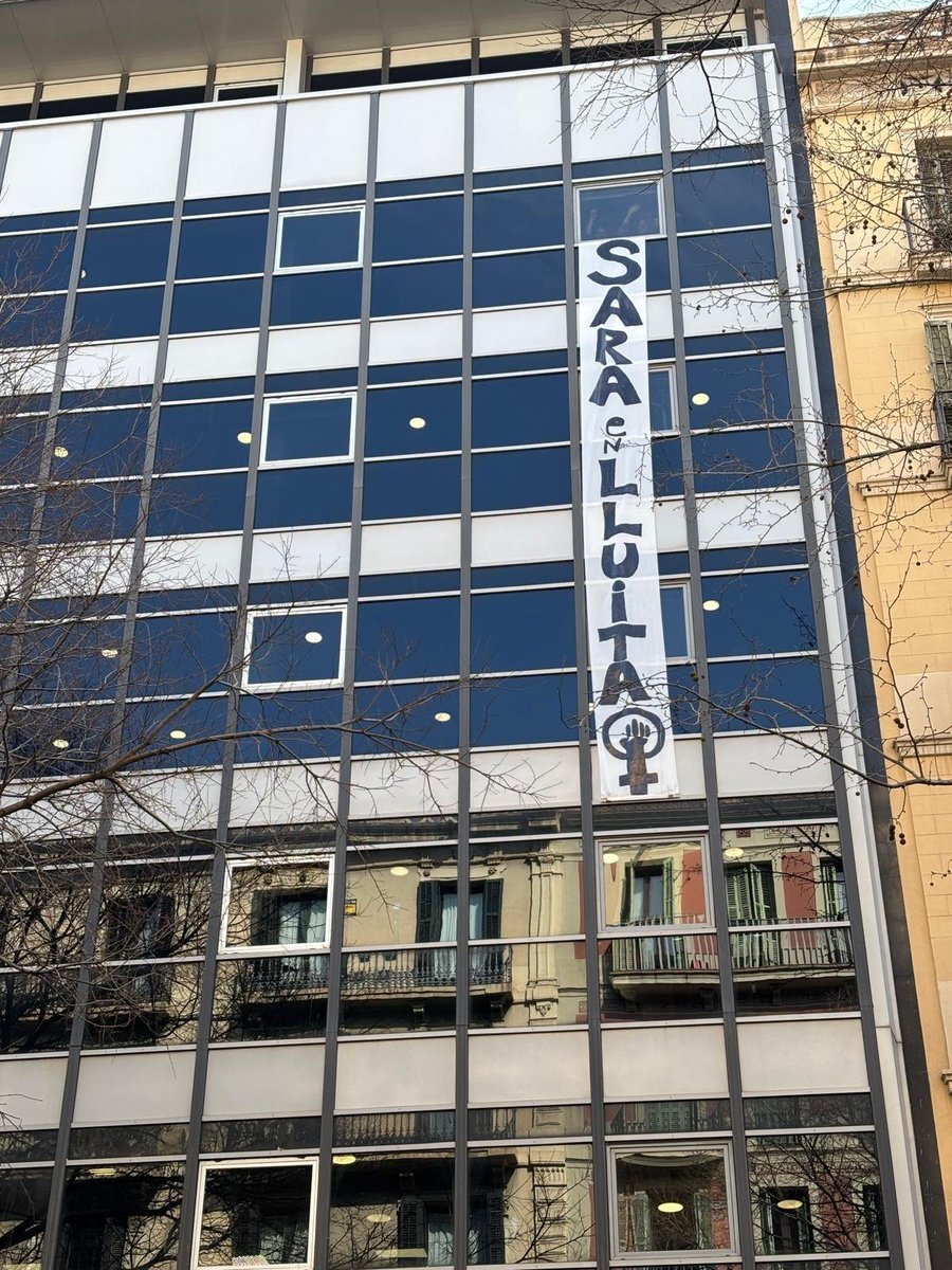 AssembleaSara's tweet photo. Avui les treballadores del SARA hem a la seu de l'Institut Municipal de Serveis Socials de l'@bcn_ajuntament al fer arribar les nostres demandes al gerent i a les direccions. Volem més recursos, més drets, menys burocràcia! https://t.co/D4LNyYPNKw