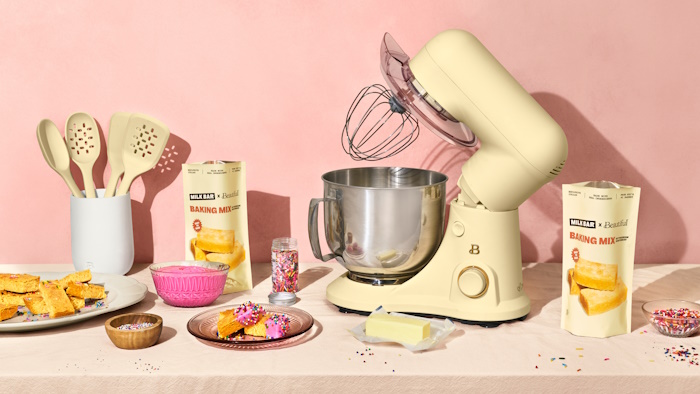 SFWB's tweet image. This week's #FunFriday includes news from IHOP, Pret A Manger, McAlister's Deli, Nature's Path, and a Beautiful by Drew Barrymore x Milk Bar collab.

Read it here: brnw.ch/21x0jyU

#snack #bakery #pancakes