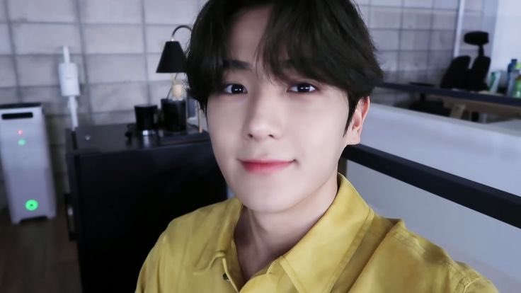 Siapa yang mau museum date hari minggu sama oppa? Nanti oppa dm 🥺