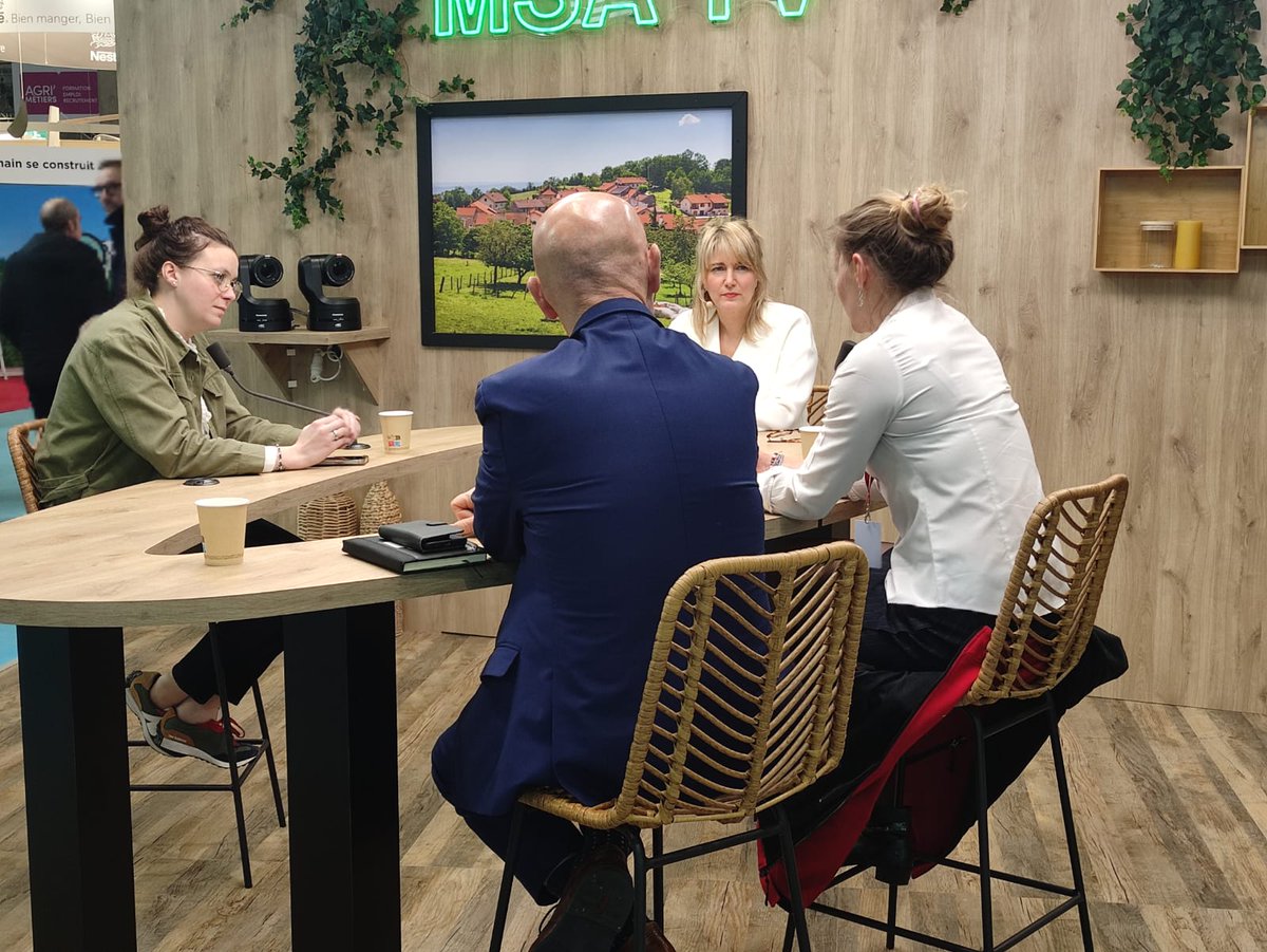 msa_actu's tweet image. 🎙️ Clôture de la semaine en direct du #SIA2026 sur le plateau #MSATVauSIA
Le monde agricole face au défi du renouvellement des générations.
Alors qu’un agriculteur sur deux partira à la retraite d’ici 2035 : attractivité des métiers, transmission des exploitations, nouveaux