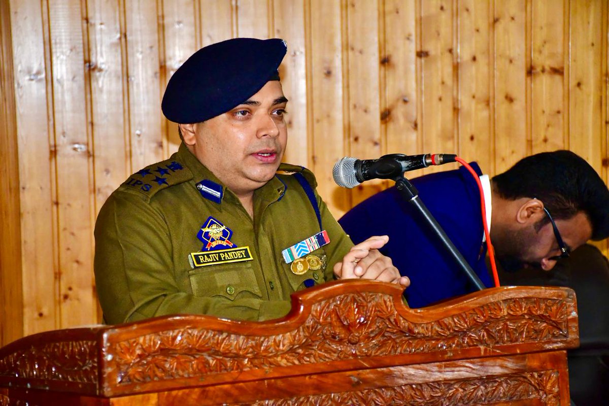 Srinagar Police tweet media