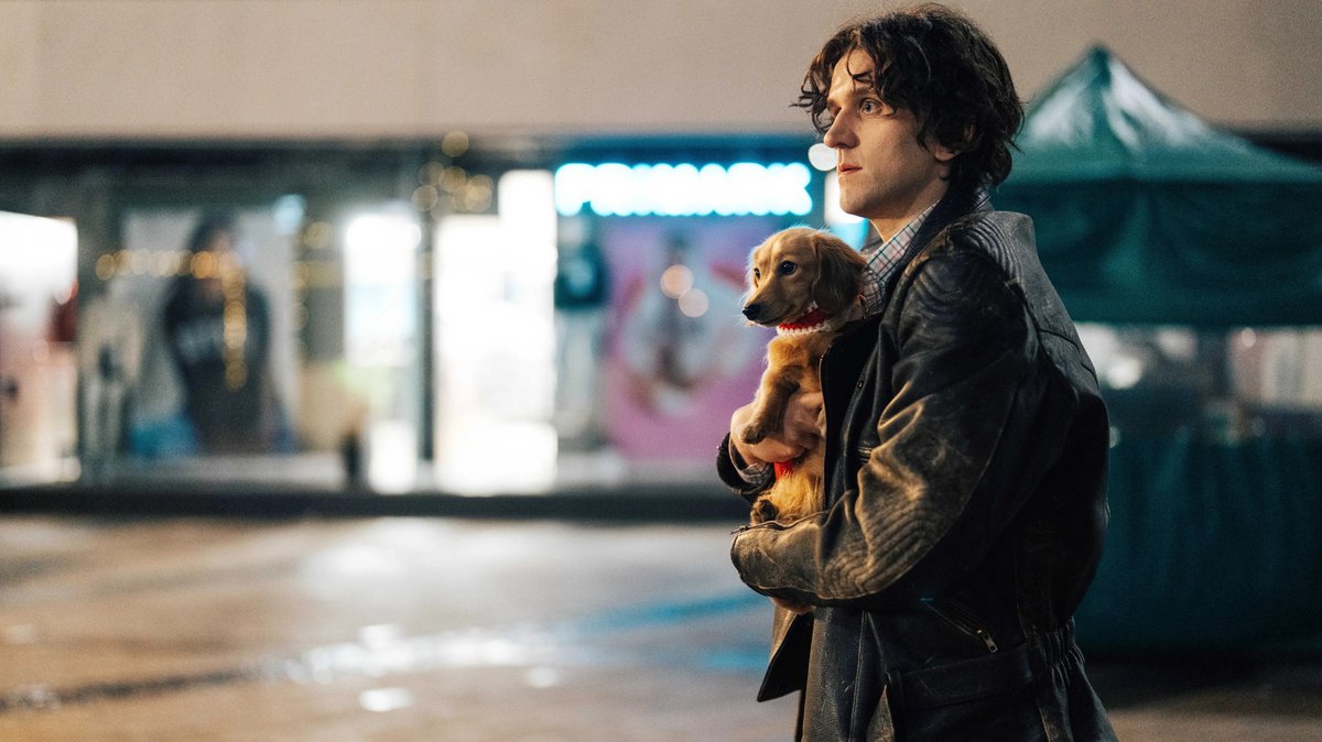 movietvtechgeek's tweet image. Pillion Star Harry Melling Explains One Intimate Act You Didn't See In The Film [Exclusive Interview] dlvr.it/TRBpTk #MovieNews #DramaMovies #Interviews