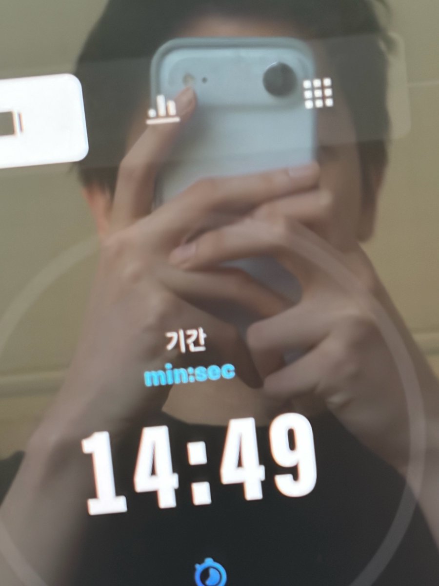 백현이 tweet media