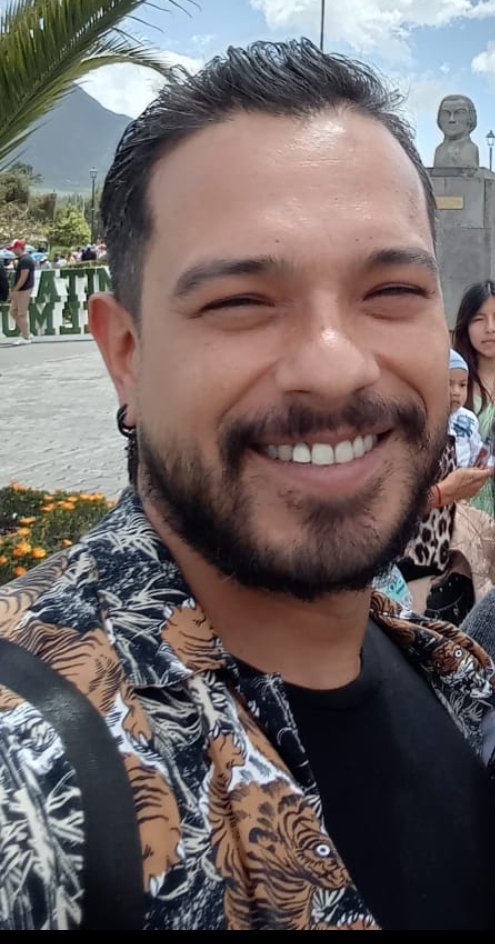 elgatosarco0216's tweet photo. Felipe... Nuestro hijo, padre de 3 niños, hoy cumple 16 días de haber desaparecido, en Cartago Valle, los jóvenes desaparecen como por arte de magia y nadie dice nada. Cuántos más deben desaparecer?
#dondeestamihijoFelipe. https://t.co/eeapeVlhQd
