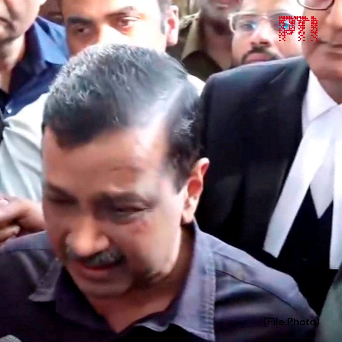 दिल्ली की राउज एवेन्यू कोर्ट के विशेष न्यायाधीश जितेन्द्र सिंह ने एतिहासिक निर्णय सुनाते हुए दिल्ली के पूर्व मुख्यमंत्री अरविंद केजरीवाल, मनीष सिसोदिया और 21 अन्य आरोपियों को दिल्ली आबकारी नीति (CBI केस) में बरी कर दिया है।

सवाल : क्या विशेष न्यायाधीश जितेन्द्र सिंह सवर्ण हैं?