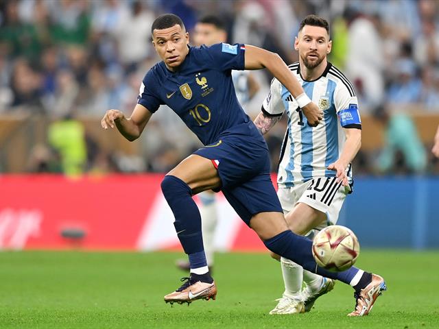 🚨FIFA World Cup - Most Watched Football Matches 🚨

1.🇦🇷 Argentina vs 🇫🇷 France – 1.5B+ (2022)
2.🇫🇷 France vs 🇧🇷 Brazil – 1.3B+ (1998)
3.🇫🇷 France vs 🇭🇷 Croatia – 1.12B+ (2018)
4. 🇧🇷 Brazil vs 🇩🇪 Germany – 1.1B+ (2002)
5. 🇩🇪 Germany vs 🇦🇷 Argentina – 1.01B+  (2014)....See more