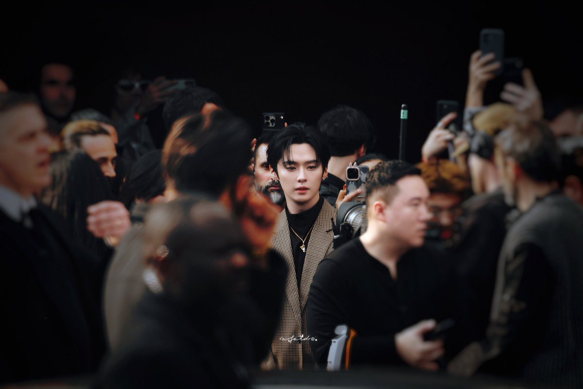 THIS PICTURE OF LEE KNOW….LITERALLY STRAIGHT OUT OF A MOVIE