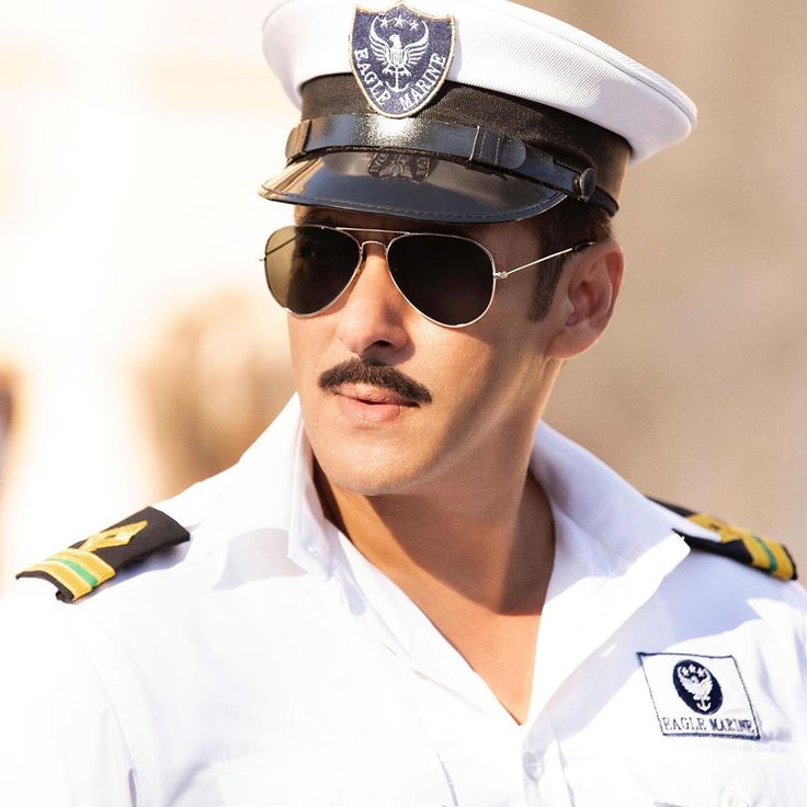 CineFilmY_com's tweet image. From 2010–2019, it was absolute BOX OFFICE RULE! 👑🔥

#SalmanKhan delivered 11 Consecutive Hits / Blockbusters 💥

⭐#Dabangg (2010)
⭐#Ready (2011)
⭐#Bodyguard (2011)
⭐#EkThaTiger (2012)
⭐#Dabangg2 (2012)
⭐#Kick (2014)
⭐#BajrangiBhaijaan (2015)
⭐#PremRatanDhanPayo (2015)