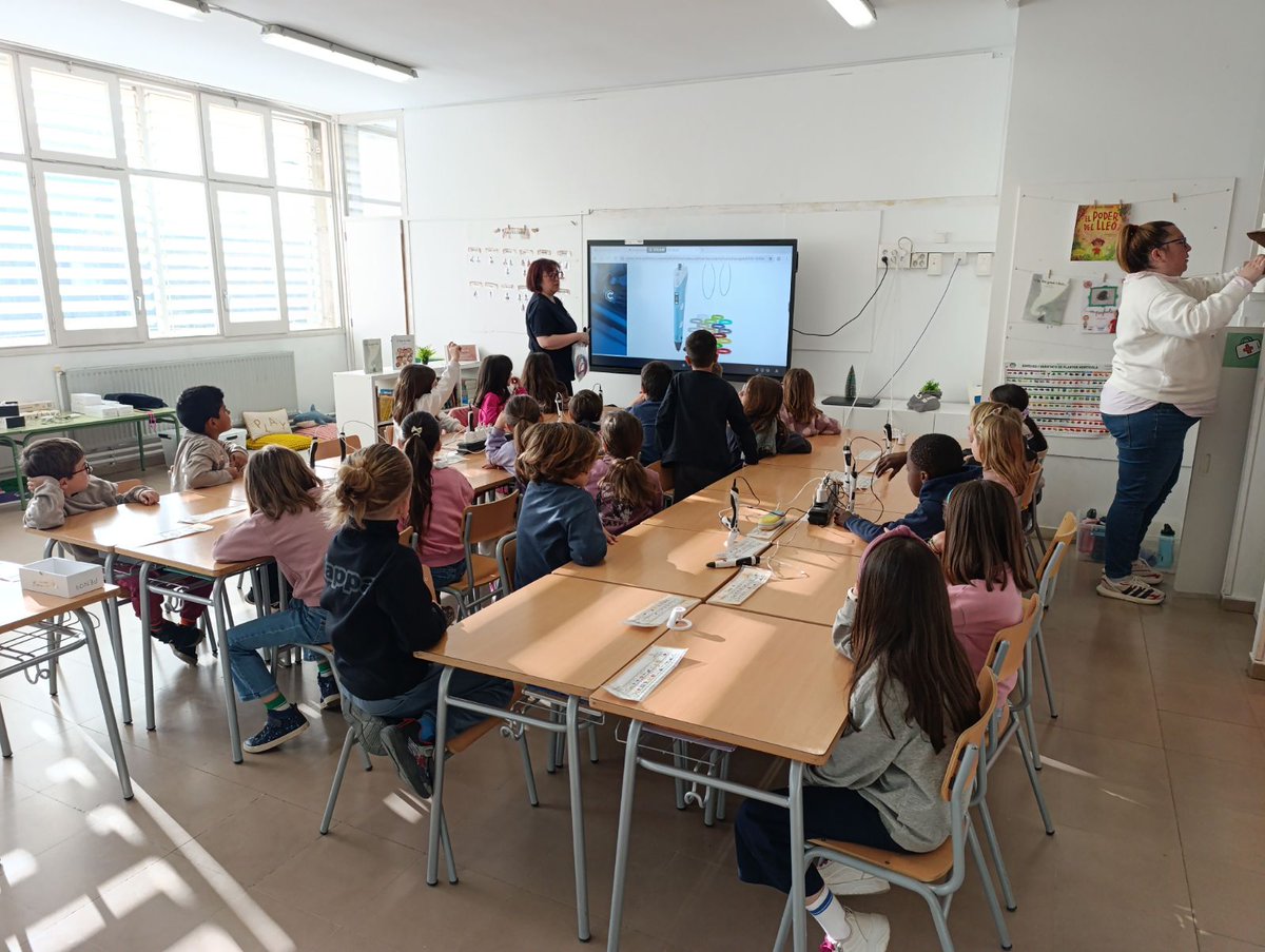 En marxa els tallers tecnològics del 2n trimestre als centres de primària i secundària de #MolinsDeRei per apropar la tecnologia a infants i joves i fomentar les vocacions tecnològiques.

#SomMolinsDeRei #empresa #tecnologia #innovacio