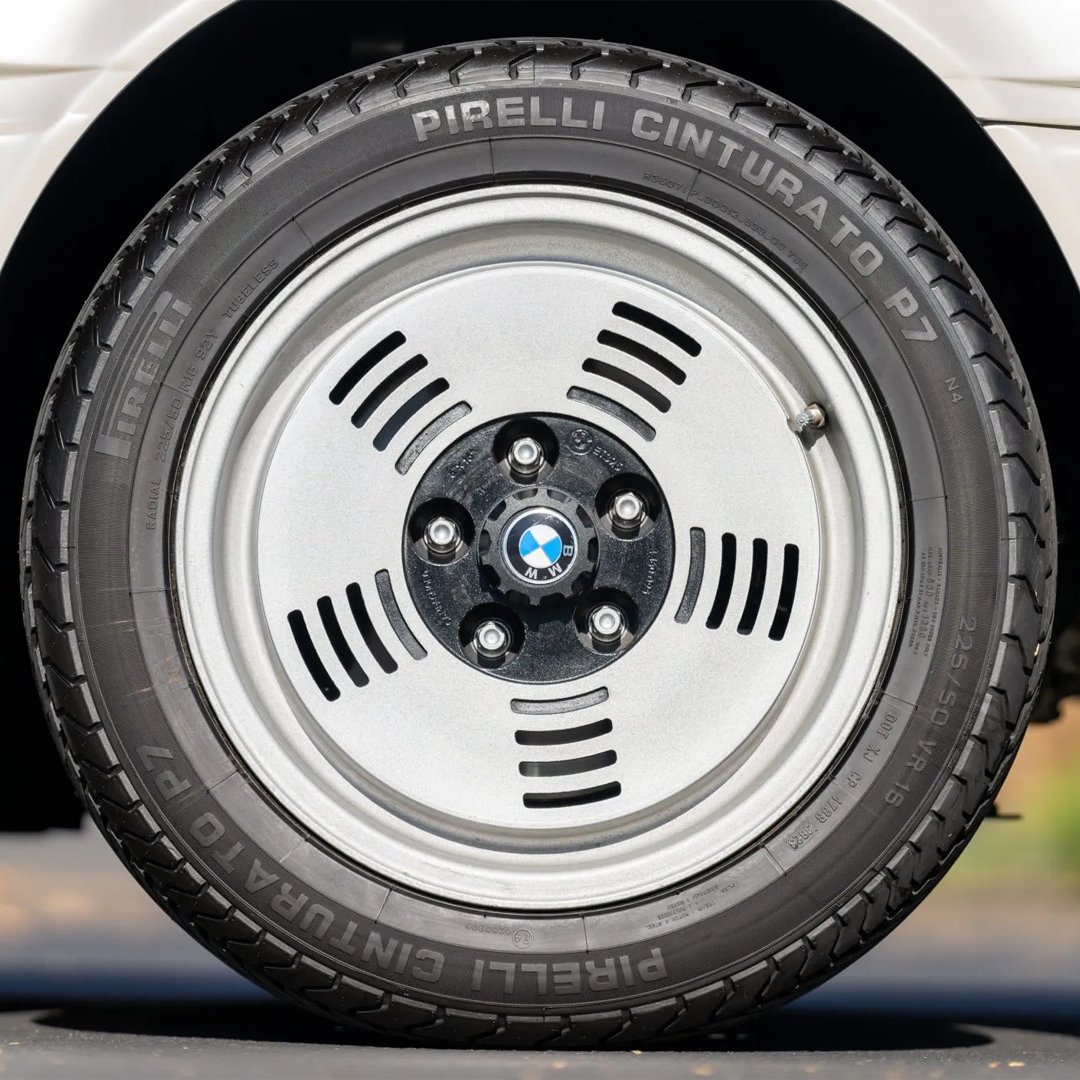 Original-owner M1! ❤️

bringatrailer.com/listing/1979-b…