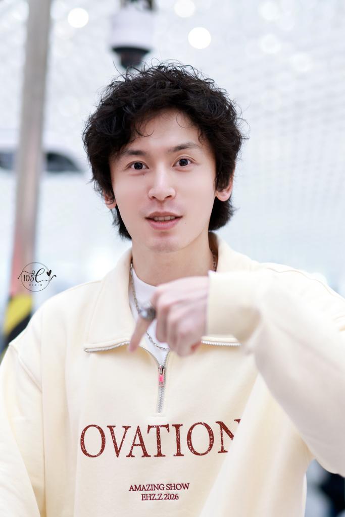 105forZZH's tweet photo. 260227 深圳出发🛫📷

#ZhangZhehan 
#ZhangZhehan张哲瀚
#张哲瀚 #張哲瀚 #ZZH 
#チャンジャーハン 
#장철한 #จางเจ๋อฮั่น
#zhangsanjian
#张三坚
#TheRealZhangZhehan 
#zhangzhehan_super3
#WordOfHonor 
#山河令 https://t.co/cna2lHkYht