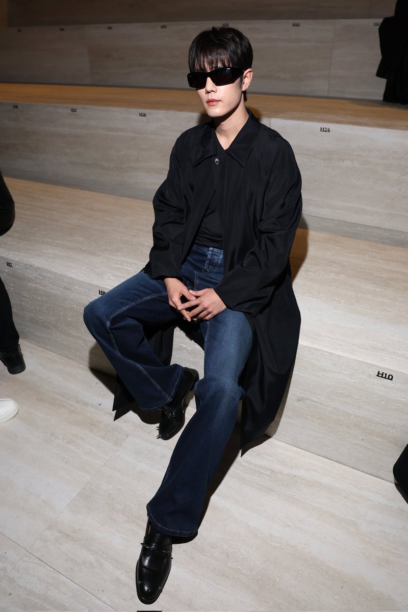 Xiao Zhan stuns with out-of-this-world looks and style at Gucci Fashion Show.