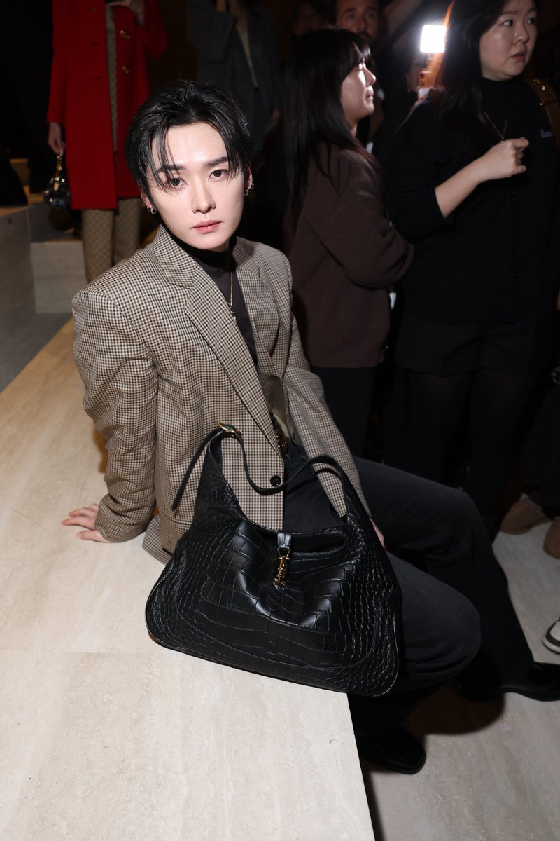 【2026秋冬ミラノフロントロウ速報】#StrayKids #リノ が、「グッチ」へ来場！

▼アザーカットも！ SNAP記事はこちら
bit.ly/4r0pXiv

#Gucci #GucciPrimavera #GucciPrimaveraXLeeKnow #LeeKnowXGucciMFW #LeeKnow