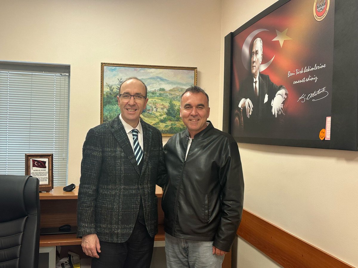 Sakarya İl Sağlık Müdürlüğü Personel Daire Başkanı Sn Suat Koçak ‘ı ziyaret ettik. 

Misafirperverliği için Sayın Başkanımıza çok teşekkür ediyor ve çalışmalarında başarılar diliyorum. 

#MuratÜNAL
#SakaryayıÇokSeviyoruz