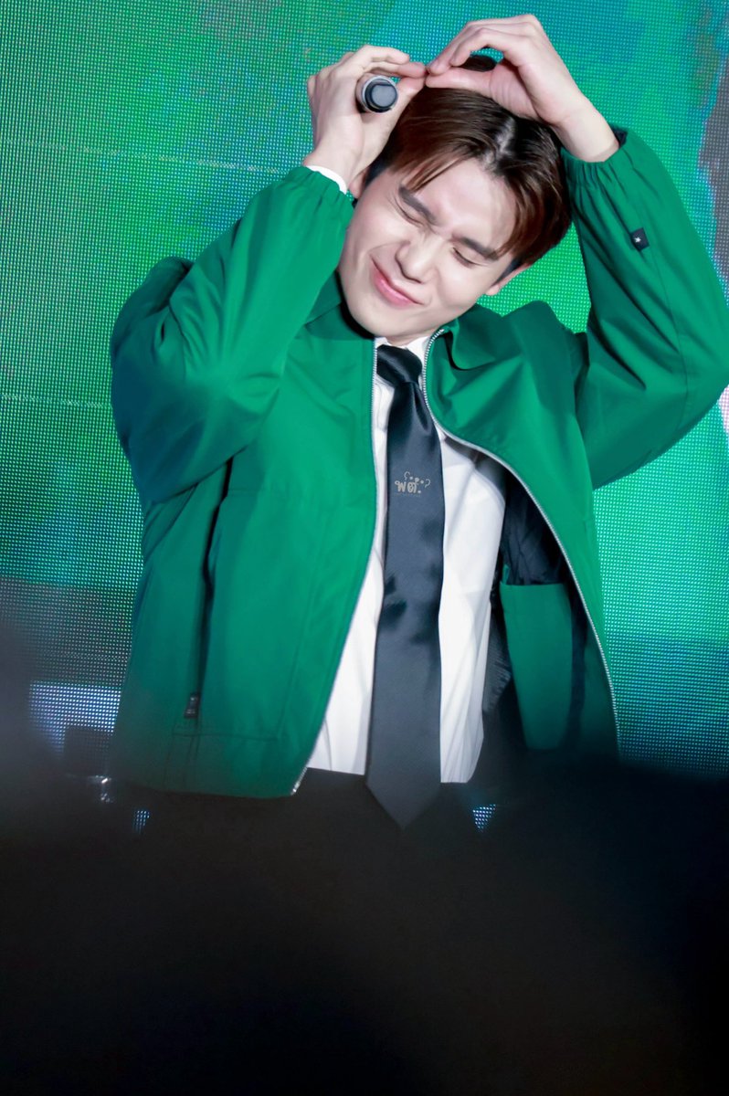 หนุ่มตี๋ ติดโบว์  🎀

Double Shine Day with Jimmy 
#GOHAIRXJIMMY #jimmyyjp