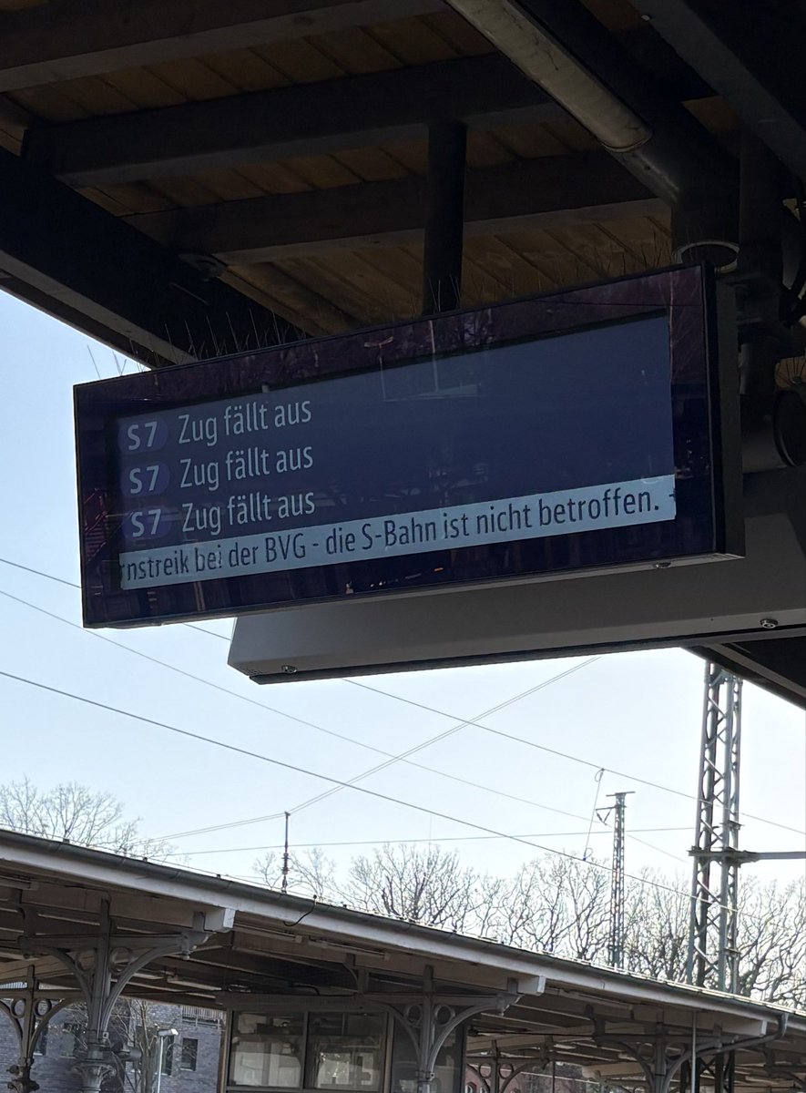 LeChris18's tweet photo. @SBahnBerlin https://t.co/oEFUqxzeOG