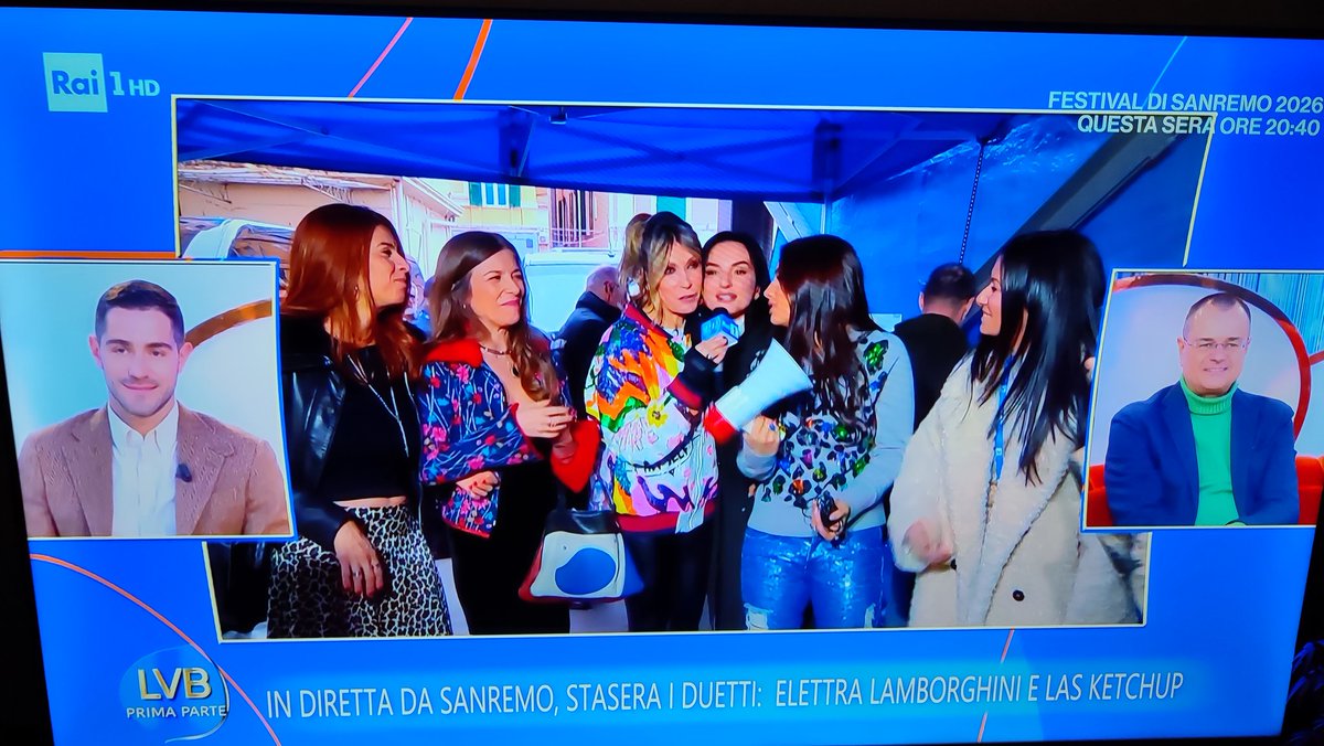 Bloccano Arisa per caso e lei risponde "IO SONO LA MAIONESE"

#ElettraLamborghini
#Arisa #sanremo2026
