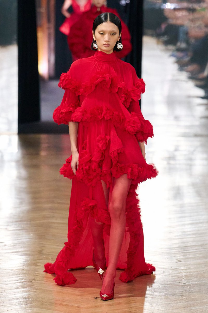 LaModeUnknown's tweet photo. The RED looks of ✨️Blumarine✨️ Fall/Winter 2026.🪡 https://t.co/Yl2P0HWarp