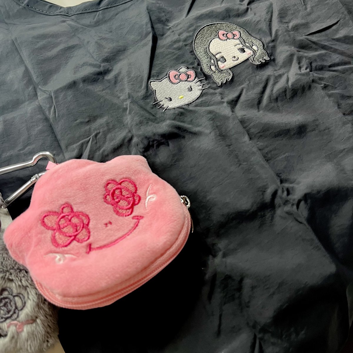 chi_uuuuu's tweet photo. HELLO KITTY × JISOO BLACKPINK

🎀ジス　キティ　キディランド🎀 https://t.co/dPH2ZTRbgx