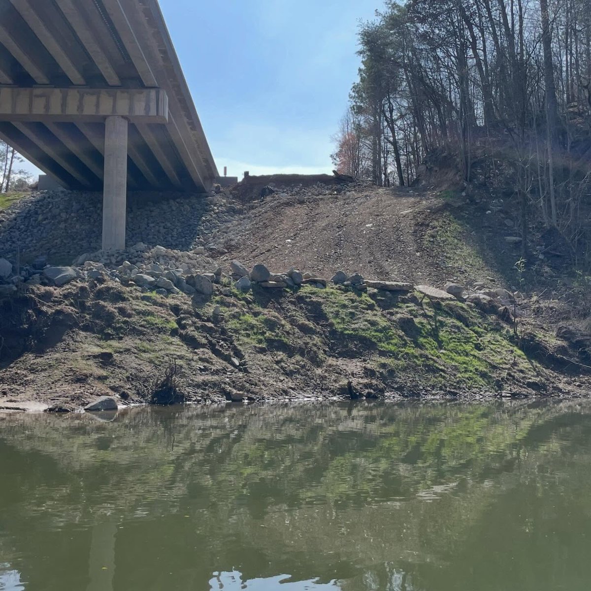 BWRiverkeeper's tweet photo. #Riverkeeper Nelson Brooke paddled lower Calvert Prong to Blackburn Fork low water bridge w/biologists doing eDNA and BEHI research. Passed @NatureAlabama's Calvert streambank restoration sites. Documented poor erosion &amp; sediment controls at the new Hwy 79 bridge over Blackburn. https://t.co/XqeRgPlFMJ