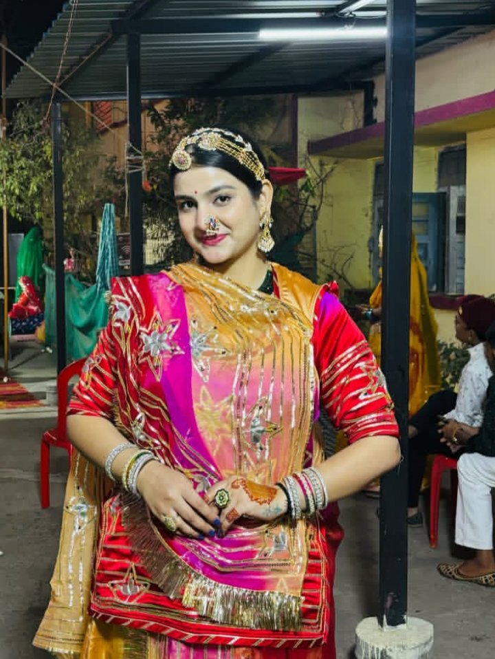 इच्छाओं की सड़क तो बहुत दूर तक जाती है। बेहतर यही है कि हम ज़रूरतों की गली में मुड़ जाएं !! 🧖🏻

GOOD EVENING DEAR FRIENDS 🌄