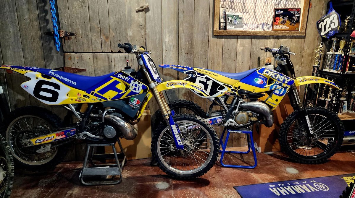 marioncofarmer's tweet photo. Ok moto guys we are working on graphics for the boys #tc85 and are going for a retro vibe and are down to these two themes
The black is evil but the #dkny is a great nod to the last pure #husky thoughts?
@MXGRyan @dbo360x @Mtaylorcrew @RMexico11 @APsMullet @pulpmx https://t.co/Jm0nupYxKY