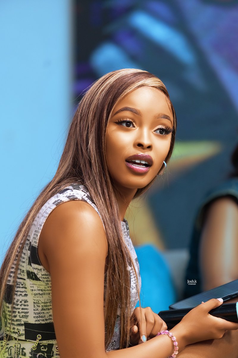 Who can guess her right? And of course we gat you for professional photoshoots and all video related services😍😍😍