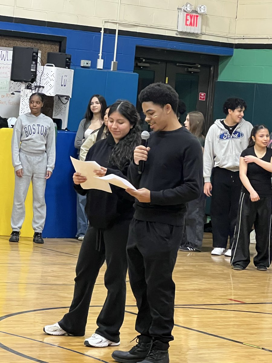 AnaBudds's tweet photo. Peekskill high school performing for the Oakside scholars celebrating Black History Month we’re so proud of our scholars https://t.co/9QrzCW0nEs