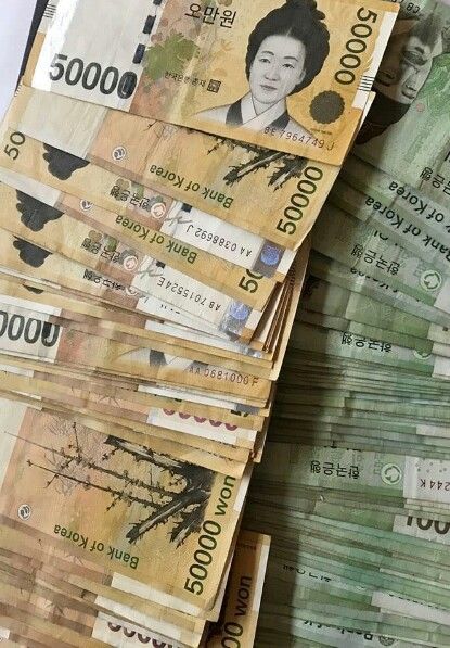 다들 로또 1등 돼서 세후 12억 받으먼 우뜨케 할 거예요

일단 제 계획은 이거요
부모님 -3.5억
혈육 -3억
차(세금포함) -5천
집 사는데 보태기 -3억
주식 -1억
예적금 -1억