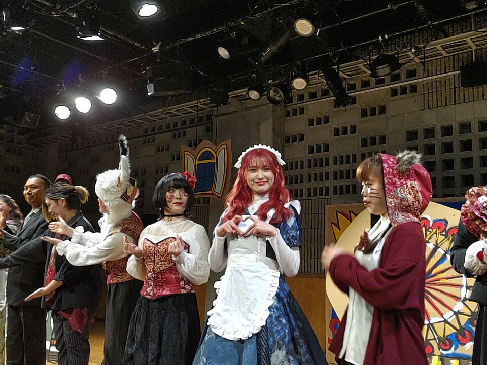 オープニングからワクワクさせてくれた。アリスの車のシーンが好き