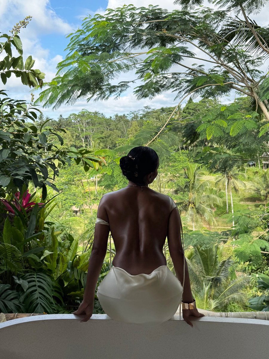 The back that broke the internet 😍