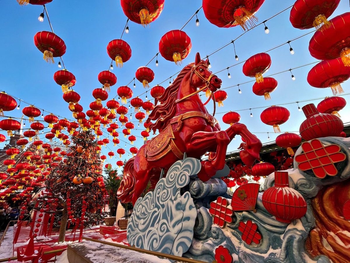 PEKHTography's tweet image. Evil spirits: blocked. Minimalists: blocked. 
Your beige aesthetic: especially blocked. 🔴 
When tradition grabs the design brief and says 
"red is not a color — it's a policy." 🐎✨
#ChineseNewYear #LunarNewYear #RedAesthetic #FestiveMood