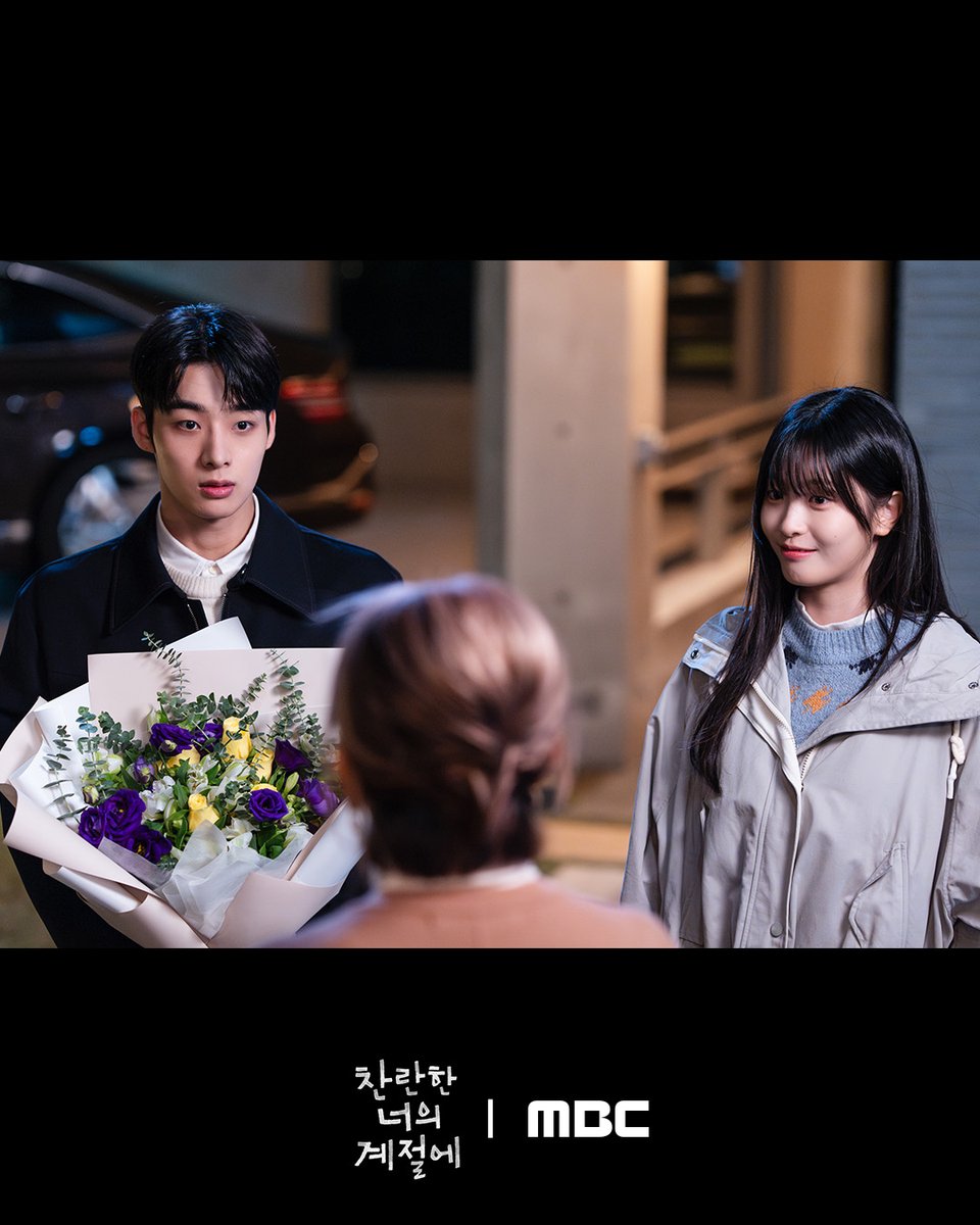 찬란, 둘에게 무슨 일이?!💥

인사 온 유겸, 굳은 나나의 표정..
둘 사이 말 못 할 비밀은?

#찬란한너의계절에
금토 밤 9시 50분 MBC 방송

#찬너계 #이성경 #채종협 #로맨스
#mbcdrama #MBC금토드라마 #MBC