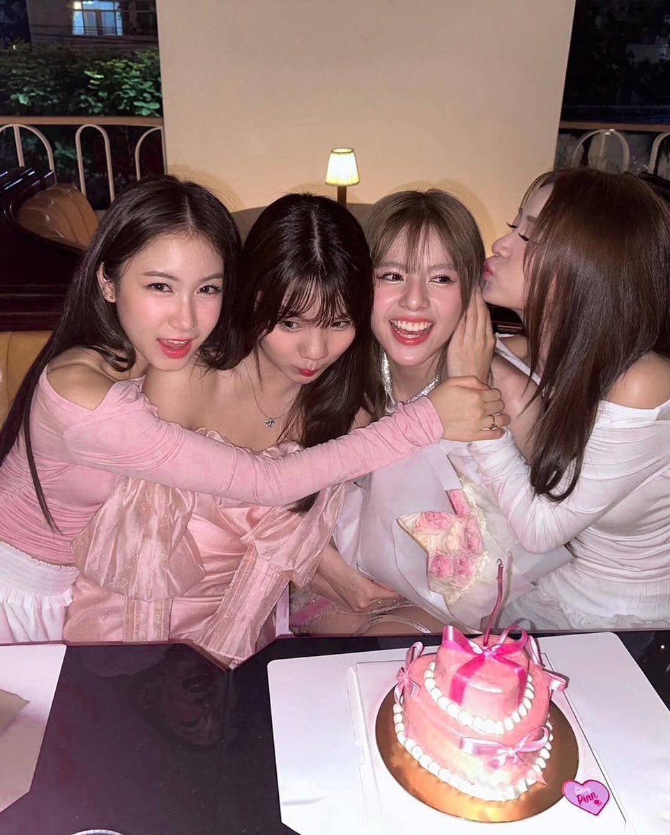 SMP สมาคม is backkk😭💘💘
ฮูพ ปาเอญ่า แพนเค้ก โมเน่ต์ ครบ