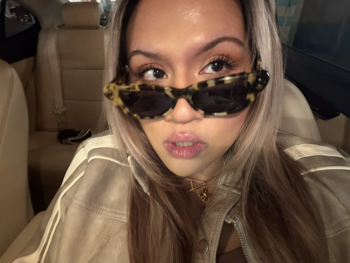 eyeb2blean's tweet photo. haven’t posted face in a while hi baddies and daddies!! https://t.co/Q27zVIFqXq