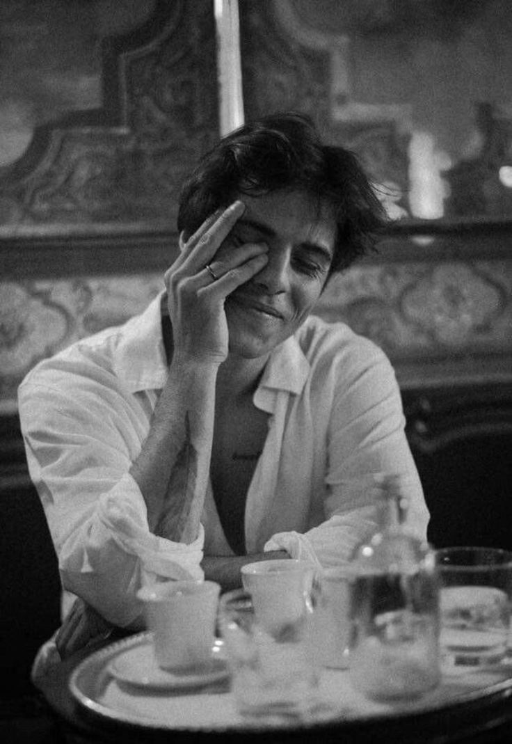 गर तुमसें मुलाकात जो हो जायें

तो ज़िन्दगी से मोहब्बत हो जायें
#बज़्मᰔᩚ
Gᴏ℘ᴀʟ𓂃✍︎