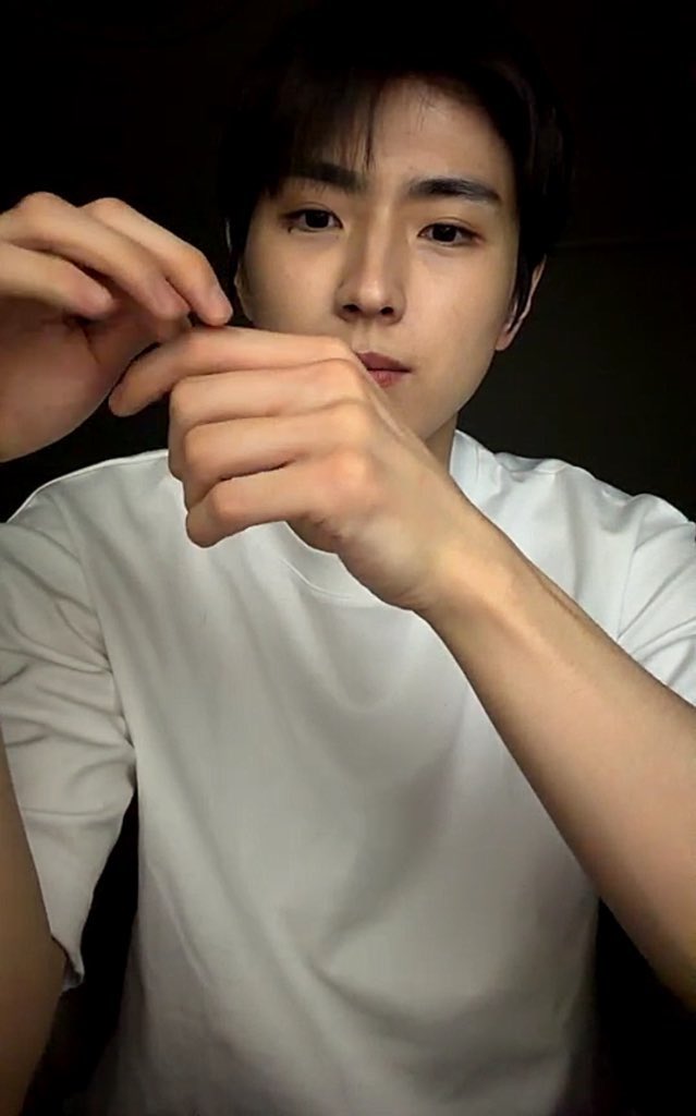 저요……..뭐가됏든 ㅈㄴ저요..