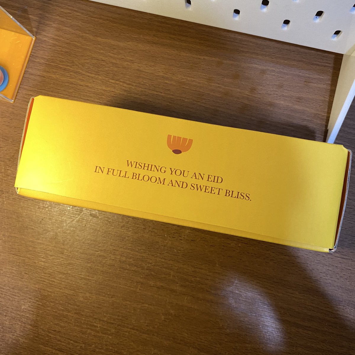 hampers under 100k langganan aku setiap ramadhan.

packagingnya cakep dan proper banget. dannn isi cemilannya enak poll. worth it banget😭👍🏻