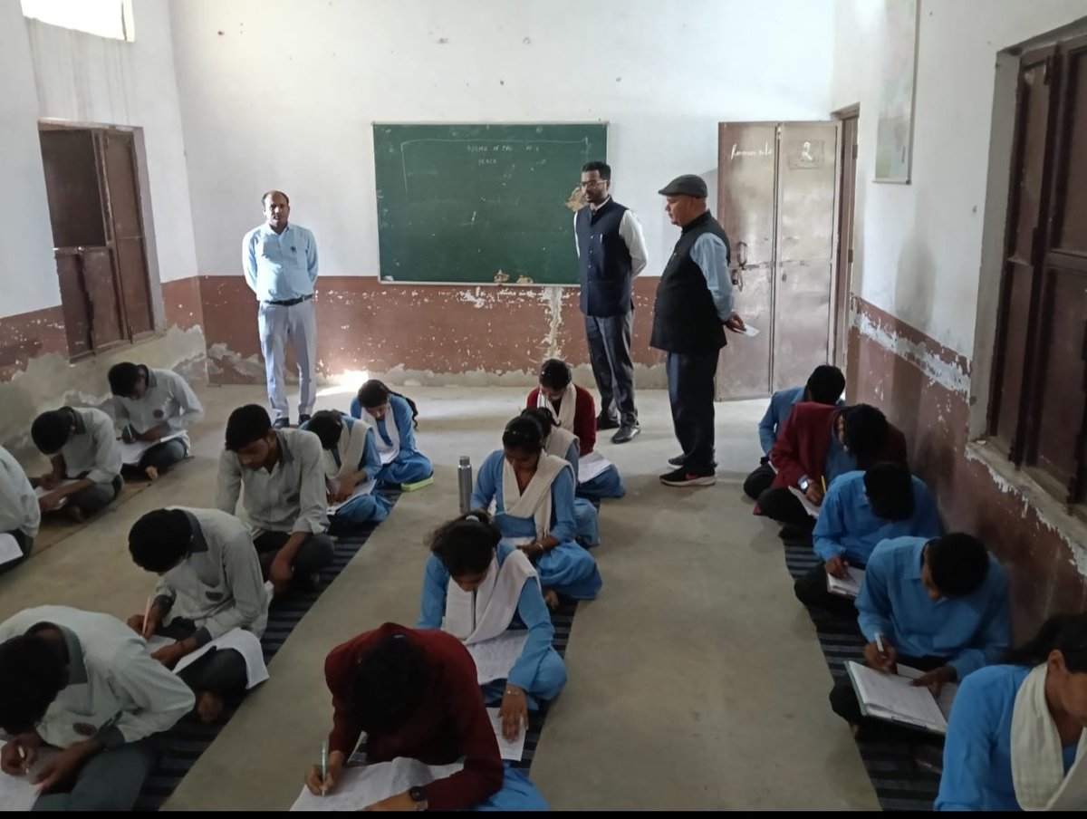 diprosonipat's tweet image. एसडीएम गन्नौर प्रवेश कादियान ने किया गन्नौर के परीक्षा केंद्रों का सरप्राइज निरीक्षण! 🔥✅
12वीं राजनीति विज्ञान पेपर के दौरान सख्त चेकिंग, नकल करने वालों के खिलाफ तुरंत FIR की चेतावनी! 💪🚫
फ्लाइंग स्क्वायड फुल एक्टिव, नकल मुक्त परीक्षा हमारी जिम्मेदारी! 📚🛡️
#NoCopy #Exam2026