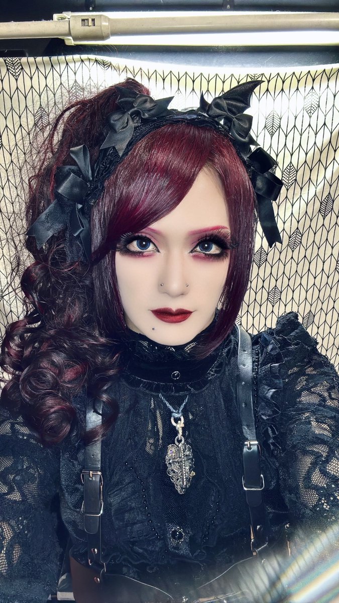 D_Tsunehito's tweet photo. ミスイ湊人バースデー
渋谷REXありがとうございましたー！！

ドリームセッションのメンバーとして出演したよ〜！アツいヴィジュアル系のカバーをやらせて頂きました！
湊人バースデーって事で、とっても楽しい時間を素敵メンバーと会場の皆と過ごさせてもらったよ、ありがとう！

取り急ぎの自撮りぃ https://t.co/eTTJf8CrPw