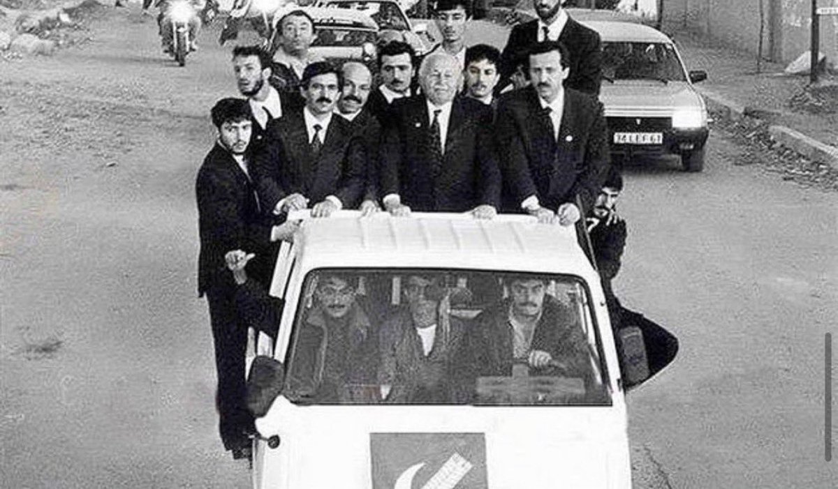 murselcapras's tweet photo. Bu dünyadan,
“Ne yaptıysam Allah rızası için yaptım.” diyen bir Necmettin Erbakan geçti.

Hocamızı vefatının yıl dönümünde rahmet, minnet ve özlemle yâd ediyorum. https://t.co/ScqEX7OzKG