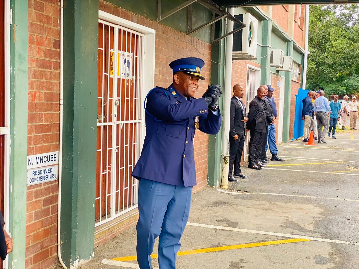 Gxasheka bawling now? They always start out strong &amp; arrogant with their spinning &amp; word salad. Even trying to tell the commissioners how to do their jobs. Then the commissioners start dissecting the lies 😭.
Thanks Gen Nhlanhla Mkhwanazi. #MadlangaCommission #MadlangaInquiry