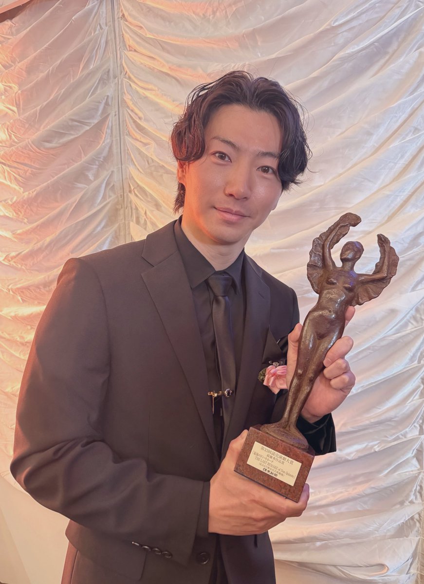 hiroshi_yazaki's tweet photo. #読売演劇大賞 贈賞式に
「最後のドン・キホーテ THE LAST REMAKE of Don Quixote」カンパニーで出席させていただきました！

3ヶ月しか経ってないので当然かもですが、まだまだツアー途中のような熱でカンパニーの皆様とお会いし、喜びを分かち合えて、改めて素敵な作品に関われた幸せを噛み締めました。感謝です。

選考委員特別賞の大倉さん、優秀スタッフ賞の光介さん、そして最優秀作品賞「最後のドン・キホーテ」に関わる全ての皆様、
おめでとうございます‼️