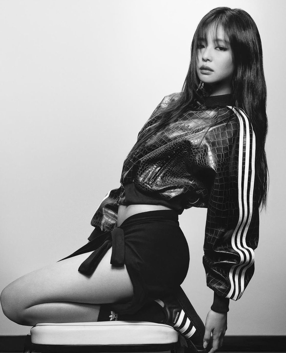 tjruby_'s tweet photo. แจ็คเก็ต Adidas เจนนี่สวยอะ ที่เกาหลีประมาณ 5,500 บาท ไม่แน่ใจว่าเข้าไทยหรือยัง https://t.co/x6mvmuAQOy